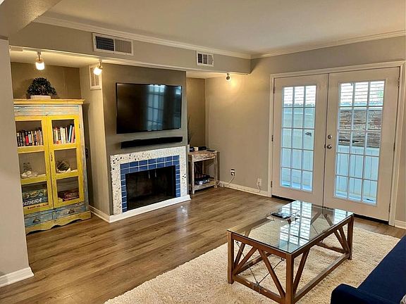4th image of 811 Lovett Blvd