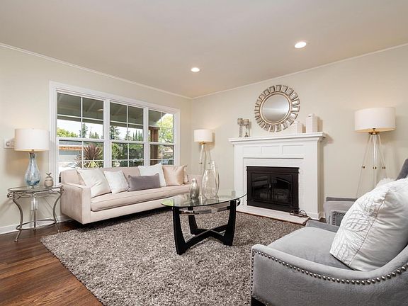 4th image of 10 Meadow Ln