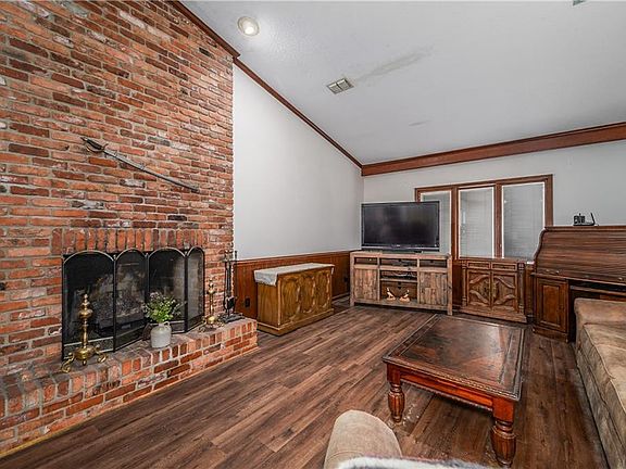 4th image of 930 Lakeview Dr
