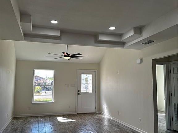 3rd image of 824 Virginia St