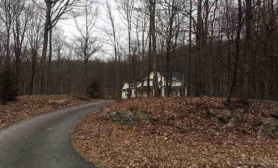 2nd image of 17 Mills Rdg