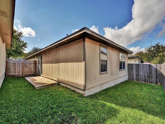 2nd image of 1618 Parkfield Cir