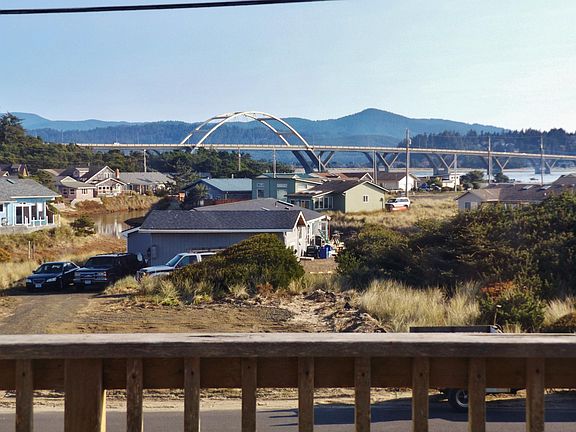5th image of 802 NW Oceania Dr