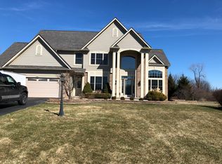236 Gallant Fox Ln, Webster, NY 14580