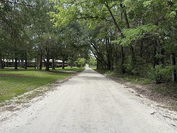 3rd image of 367 SW Kinard Ct
