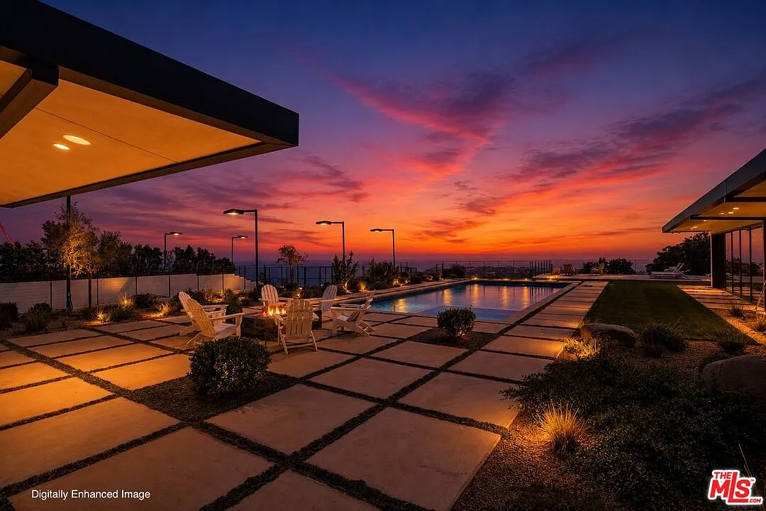 5 bed, 7.0 bath, 8115 sqft, $65,000 — Photo 2
