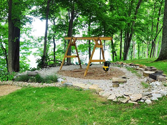 3rd image of 1087 Ashwood Dr