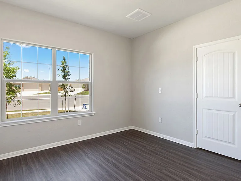 956 Dubina Ave — Photo 3