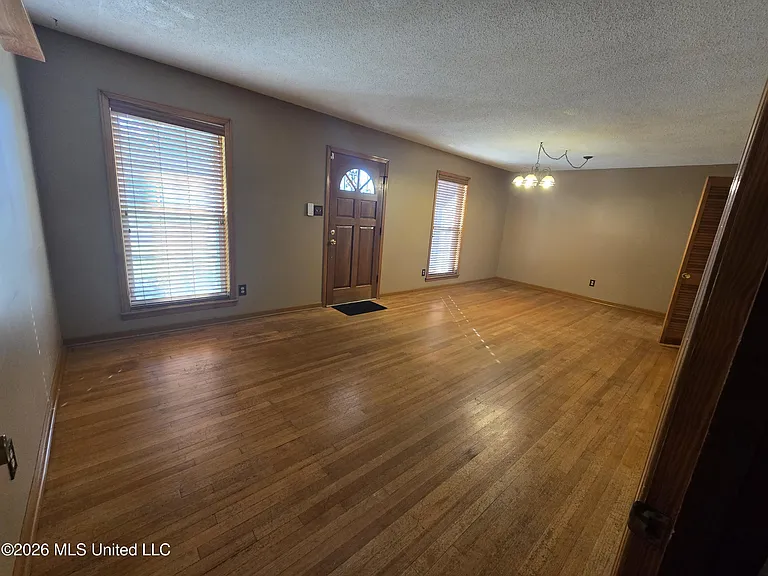 8209 Claiborne Dr — Photo 13
