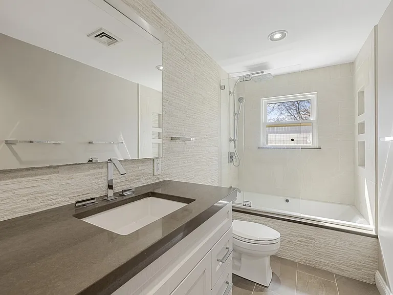 160 Ravenswood Rd — Photo 11