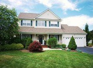 6 Abby Ct, Moriches, NY 11955