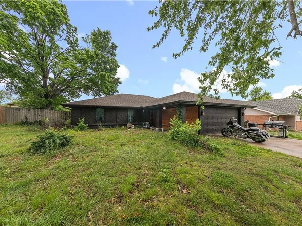 2211 W Olrich St, Rogers, AR 72758