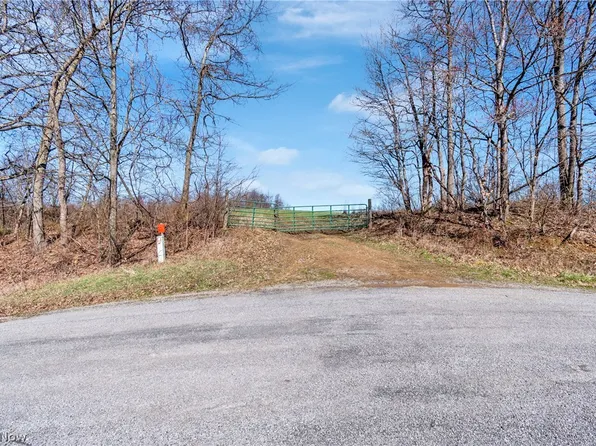Perron Rd SE, Carrollton, OH 44615