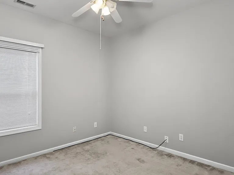 141 Canterbury Dr — Photo 27