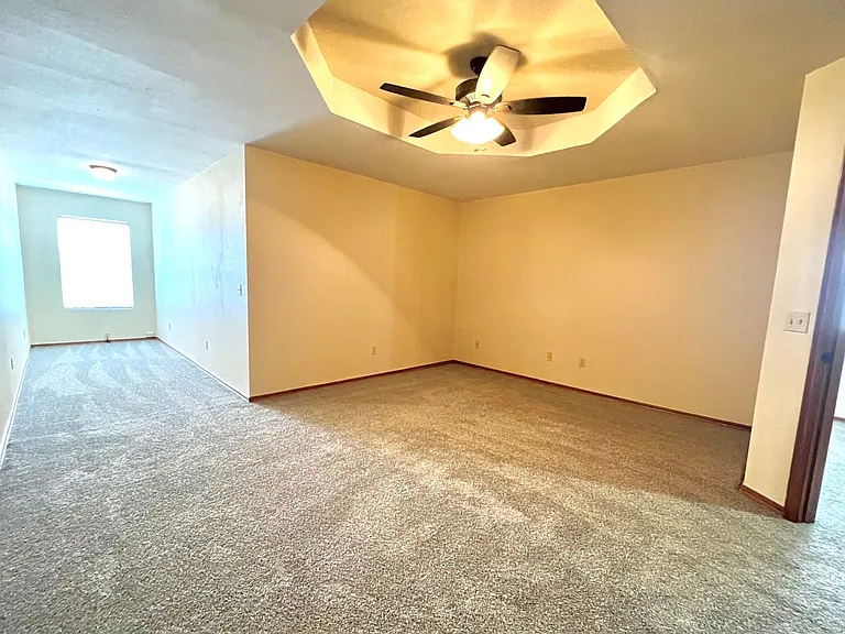 XL 2-bed 2-bath 1-car townhouse near OU — Photo 12