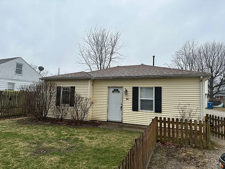 14 Harriet Ln — Photo 6