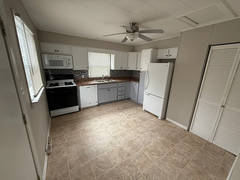 10 Walnut Pkwy — Photo 7