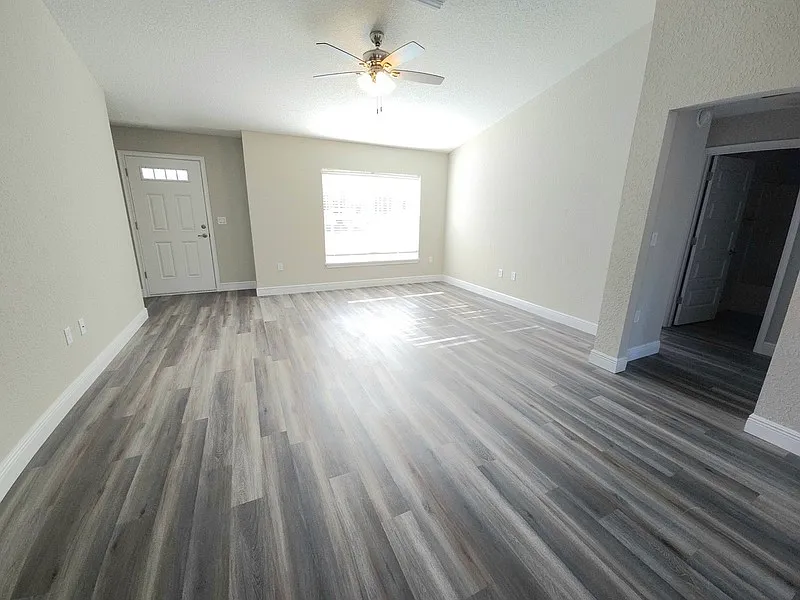 Silver Spring Shores — Photo 2