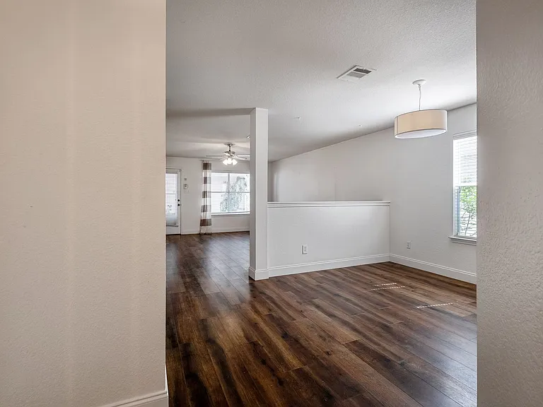 2208 Melissa Oaks Ln — Photo 4