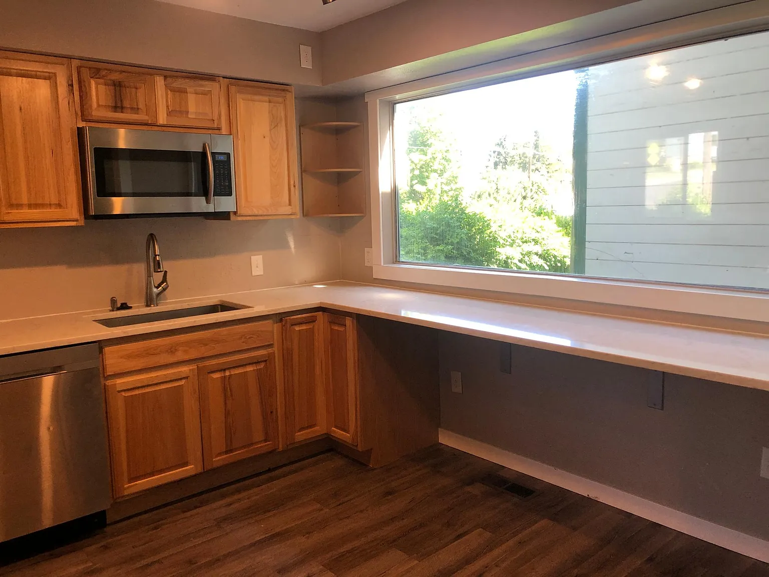 3 bed, 2.5 bath, 2044 sqft, $2,550 — Photo 3
