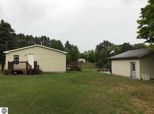 3213 N 11 1/2 Rd, Mesick, MI 49668