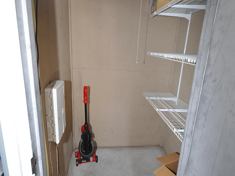 2 Post Oak Ln #8 — Photo 15