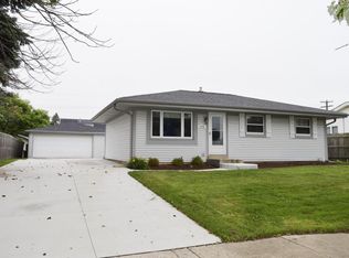 5708 66th St, Kenosha, WI 53142
