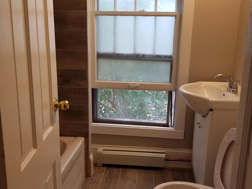 2nd image of 545 Summit Ave APT 3