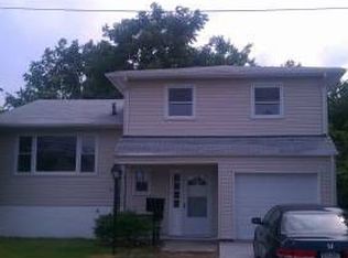 890 Rayhon Ter, Rahway, NJ 07065