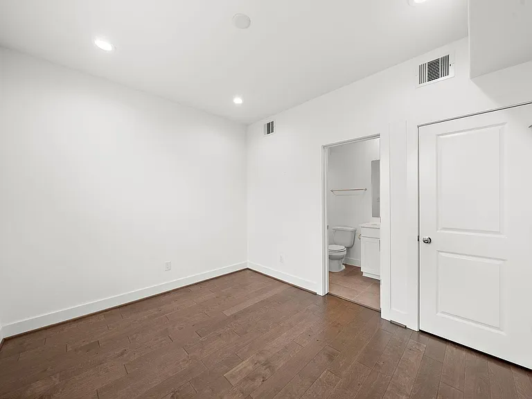 2603 Hutchins St — Photo 8
