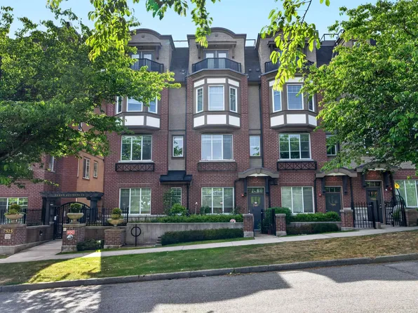 7523 Yukon St, Vancouver, BC V5X 2Y4