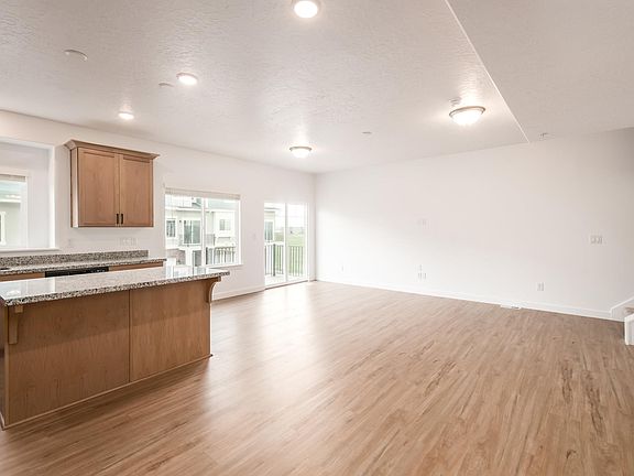 4th image of 4211 W Dead Horse Ct