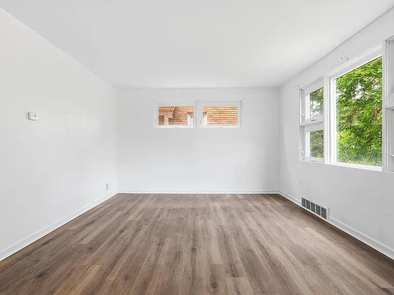 2046 Pioneer Ave — Photo 6