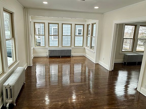 4th image of 242 Pearl Street