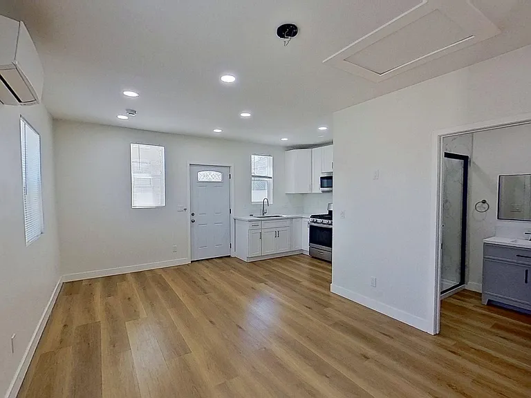 5924 Whitewood Ave — Photo 6