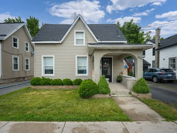 201 Centre St N, Greater Napanee, ON K7R 1N7