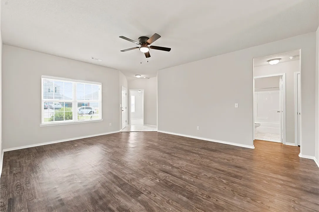 4 bed, 2.0 bath, 1634 sqft, $1,950 — Photo 3