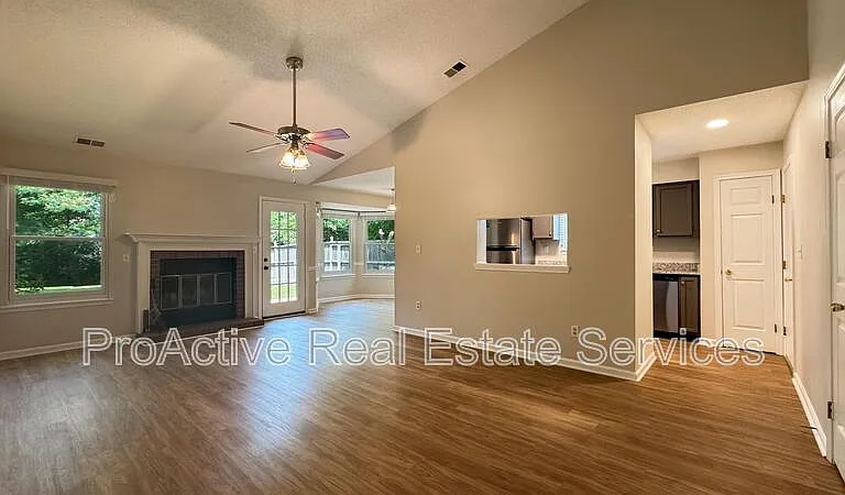 5568 Annandale Dr — Photo 5