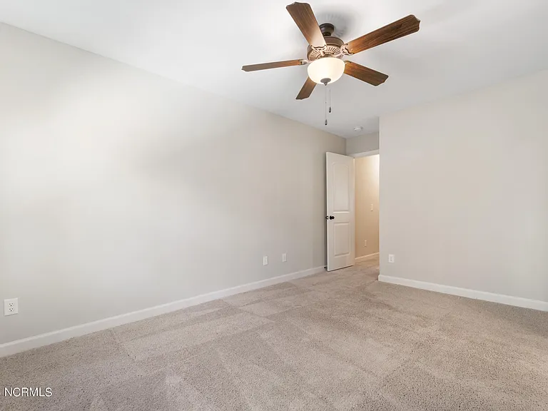 18 Catalina Cir — Photo 16