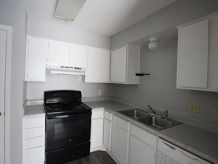 Wyndham Hill Apartments conveniently located in Southeast Tyler — Photo 7