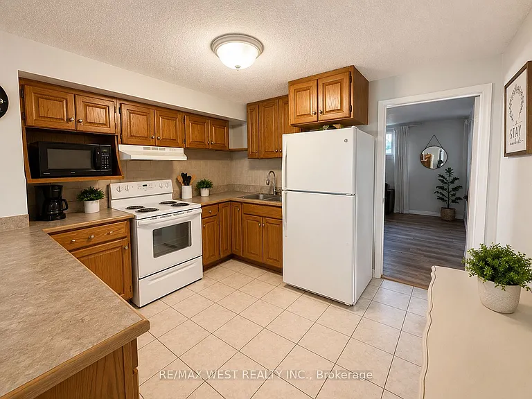 1191 Simcoe St S #LOWER — Photo 3