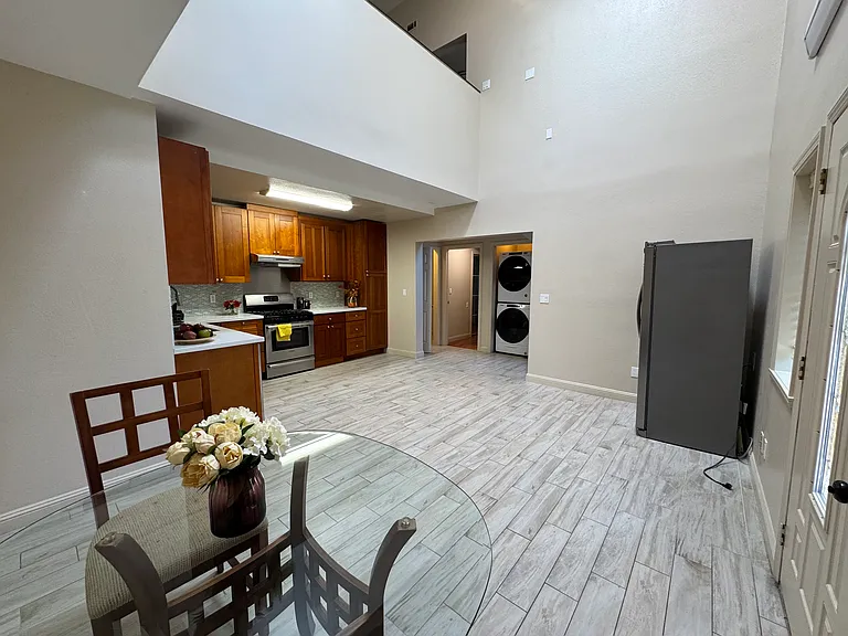 Kitchen/Dining area