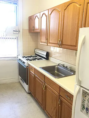 Rented by Metroline Realty | media 18