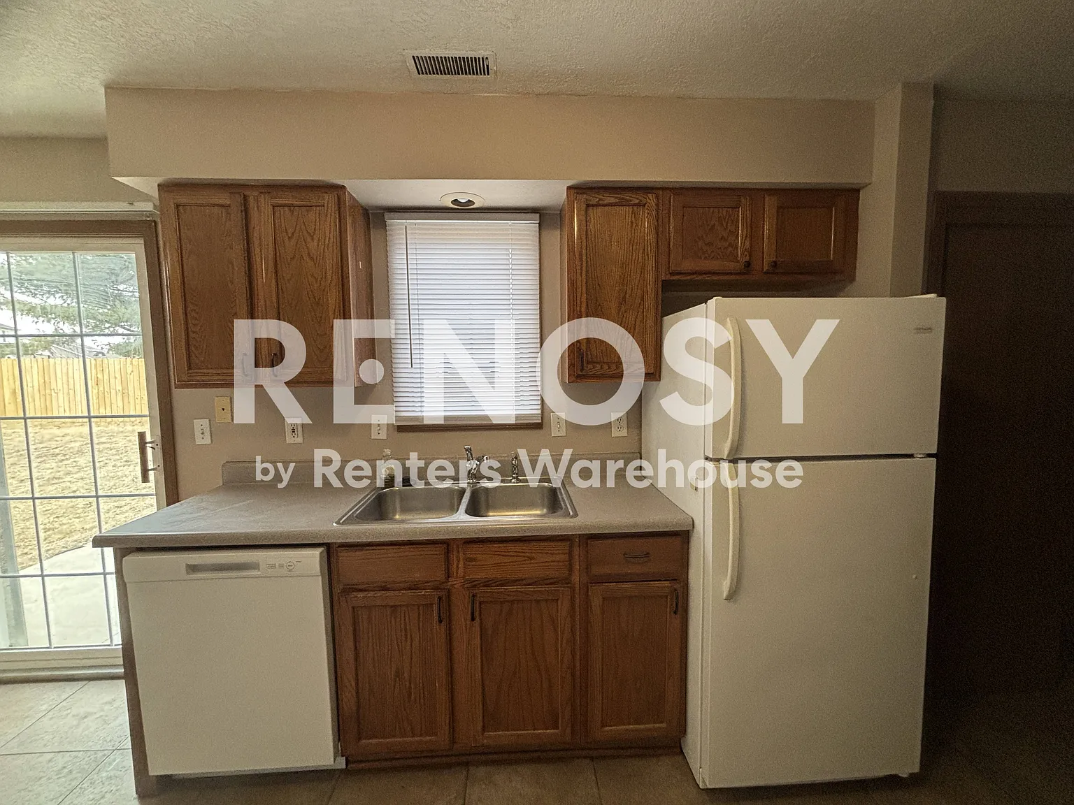 Adorable 3 bedroom duplex available for rent — Photo 3