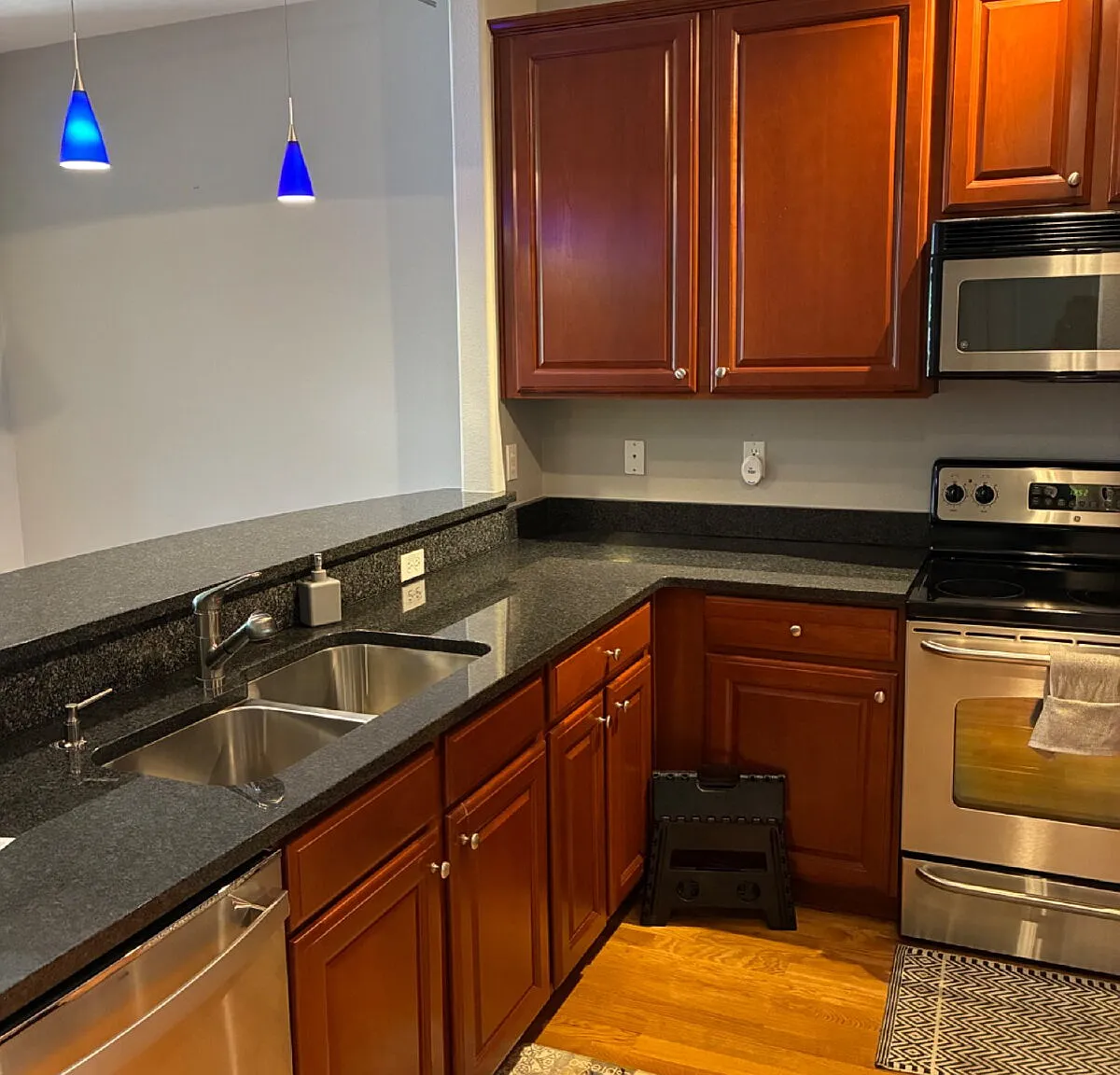 2 bed, 2.0 bath, 1100 sqft, $2,250 — Photo 3