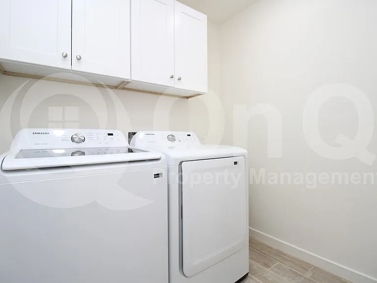 238 N Sycamore St — Photo 19