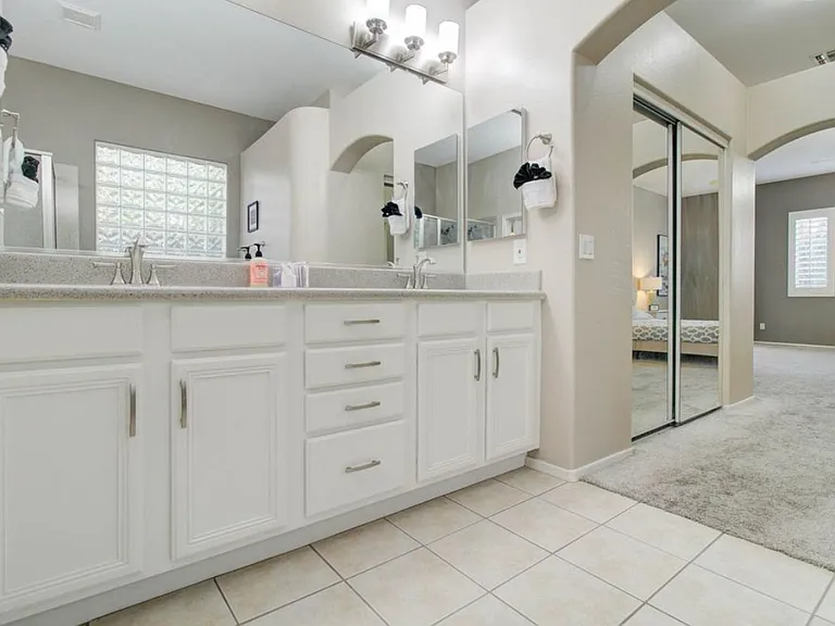 829 S Parkcrest St — Photo 32