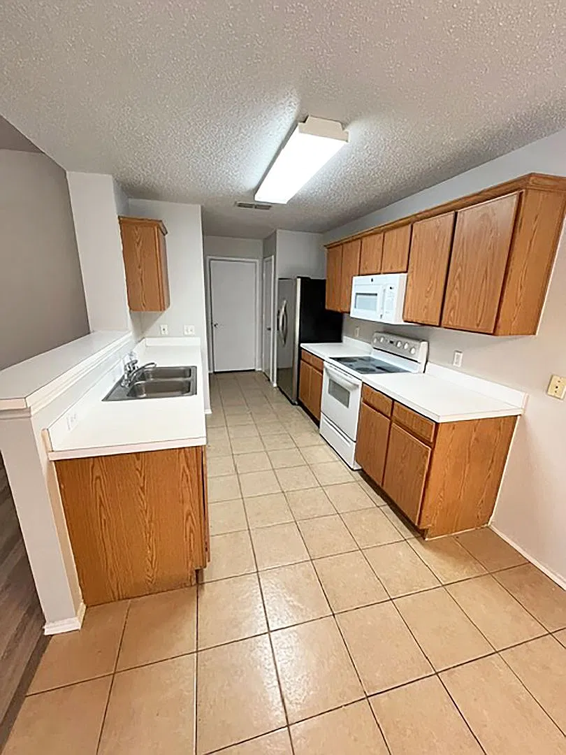 Great 3 Bdrm 2 Bath Home in Denton Tx — Photo 3