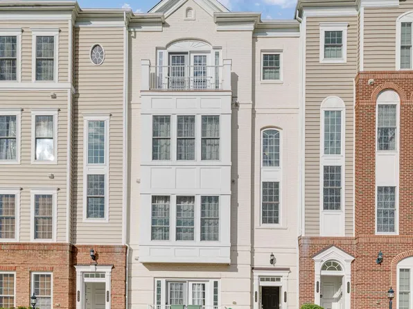 2251 Oberlin Dr, Woodbridge, VA 22191