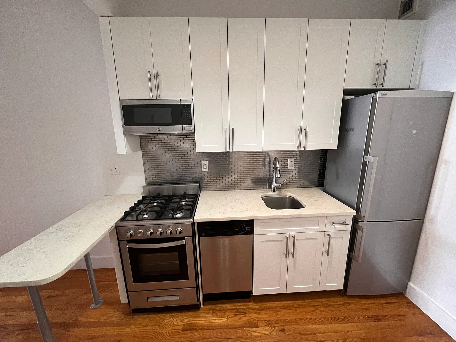 639 Tenth Avenue — Photo 2